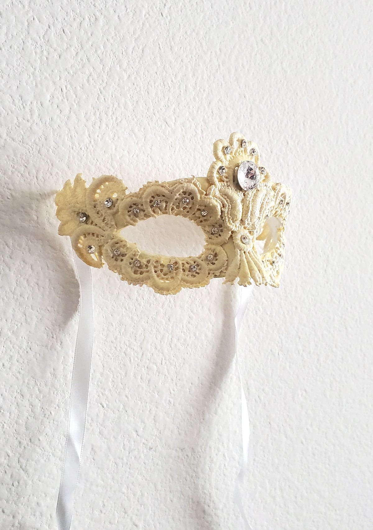 Colombina Macrame Bianca Mask