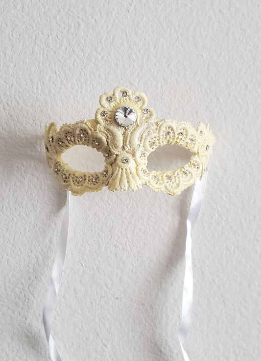 Colombina Macrame Bianca Mask