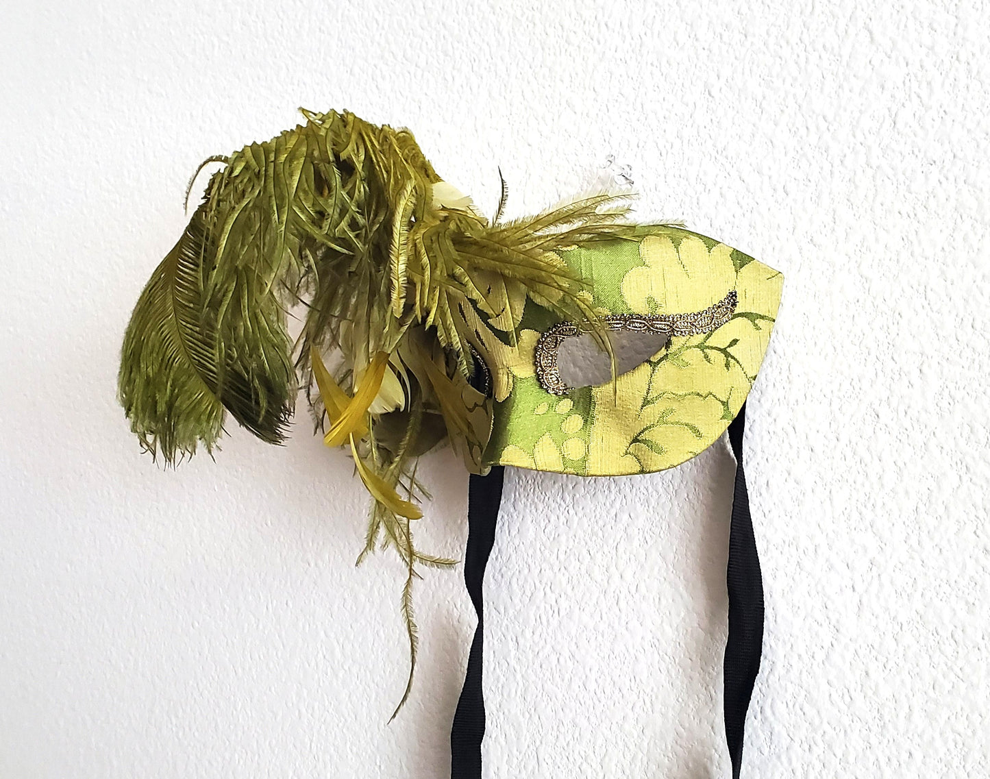 Columbina Piuma Oliva Mask