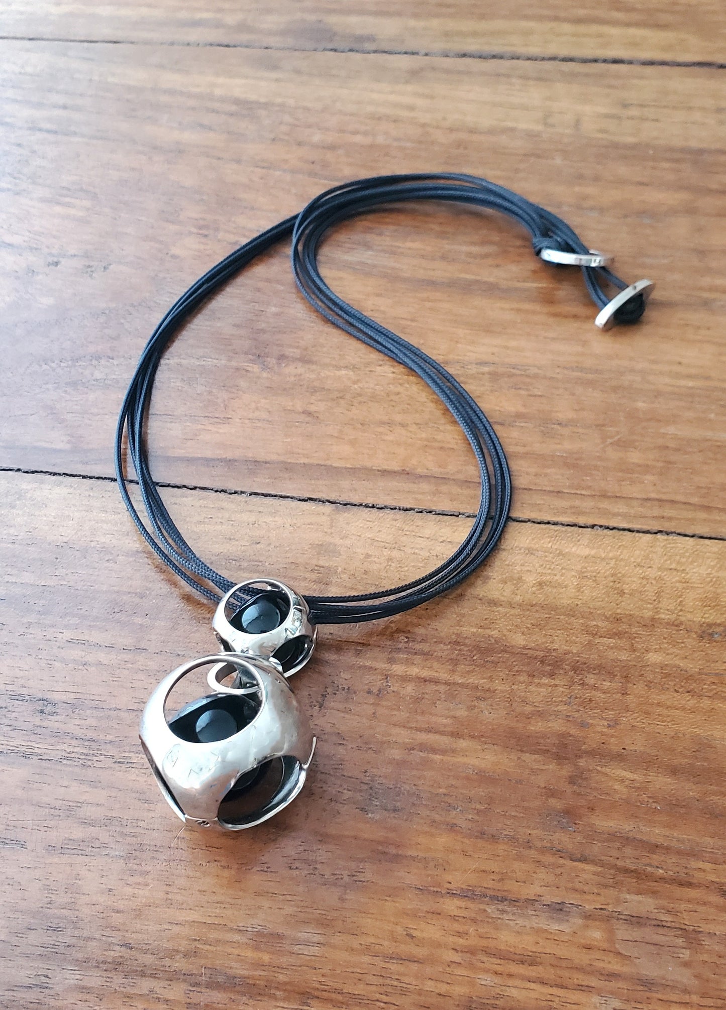 Globo Doppio Nero Pendant